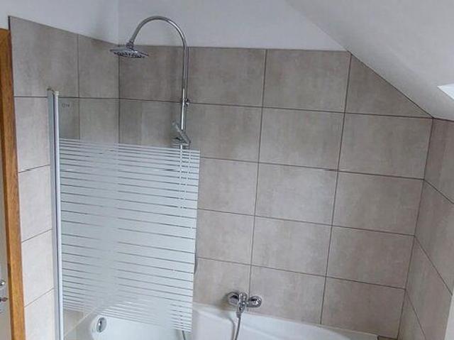 Appartement 2 chambres avec baignoire et douche