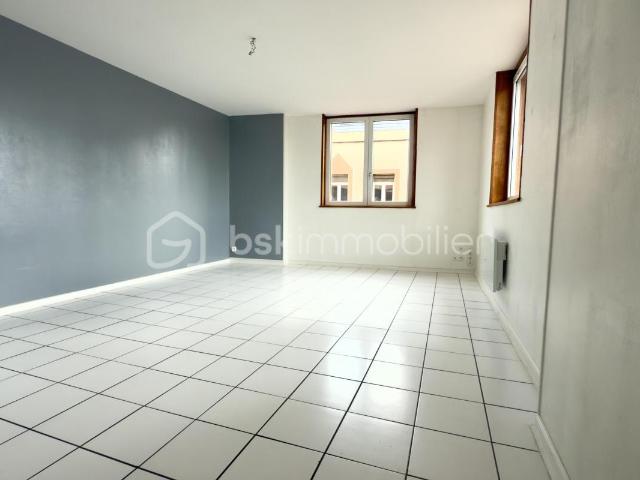 Appartement 2 chambres avec garage privé et cave à 5 minutes du centre ville à pied