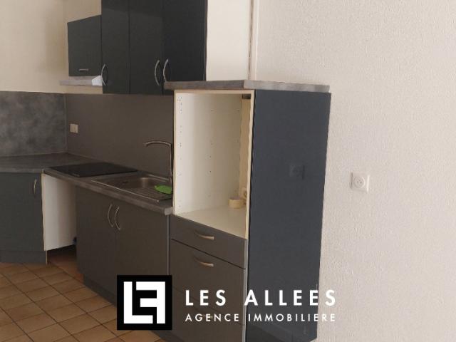 APPARTEMENT 2 CHAMBRES AVEC JARDINET Location MONTELIMAR 26200