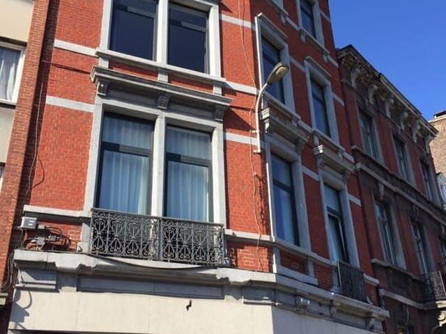 Appartement 2 chambres avec terrasse idéalement situé