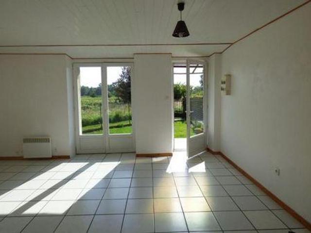 Appartement 2 chambres, ANGLADE Aquitaine 33390 DS103744189