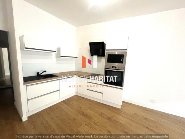 APPARTEMENT 2 CHAMBRES ET LOCAL COMMERCIAL GENERAC 30510