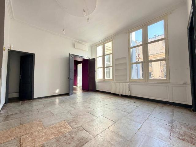 Appartement 2 chambres et 2 bureaux dans un Hôtel particulier