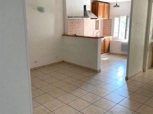 Appartement 2 chambres, Le Puy Provence 13610 DS105826365