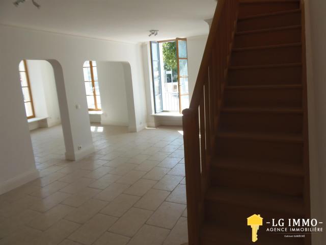 Appartement 2 chambres rénové avec vue sur un joli port 87m² Mortagne sur Gironde