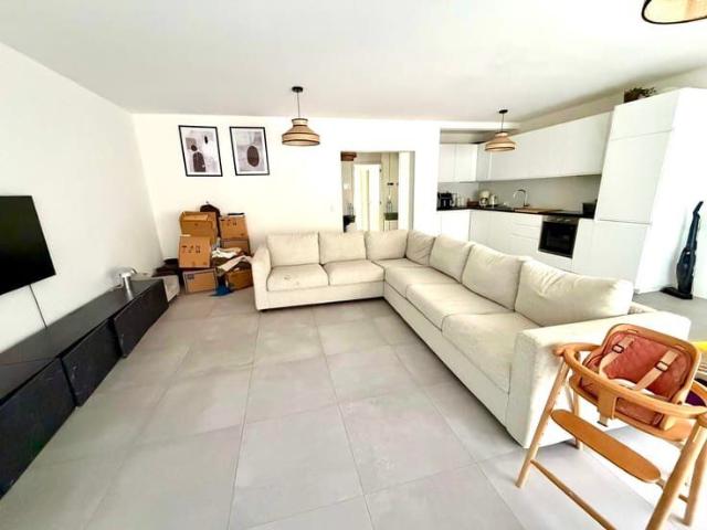 Appartement 2 chambres terrasseset parking