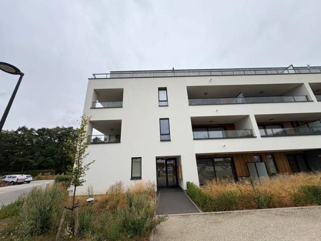 Appartement 2 ème étage, 3 chambres, cave et 2 emplacements
