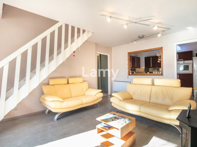 Appartement + 2 Garages + Cellier sur le palier