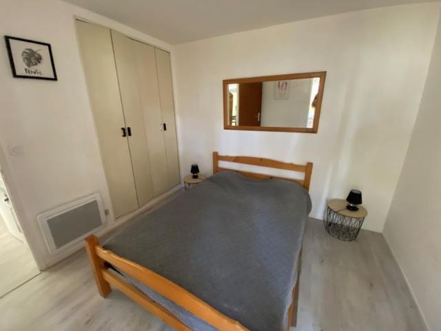 Appartement 2 pièce en rez de chaussée climatisé avec parking