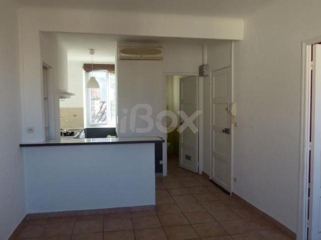 Appartement 2 pièce s 1 chambre s 31.8 m²