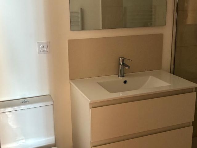 Appartement 2 pièce s 1 chambre s 32.7 m²