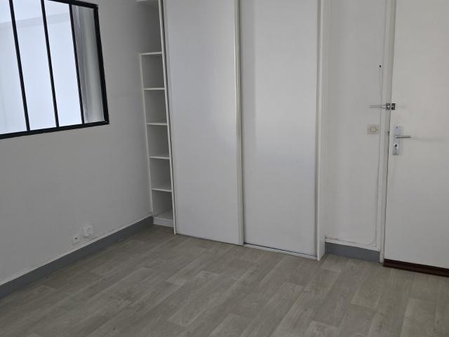 Appartement 2 pièce s 1 chambre s 37.84 m²