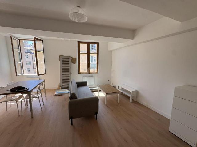 Appartement 2 pièce s 1 chambre s 45.7 m²