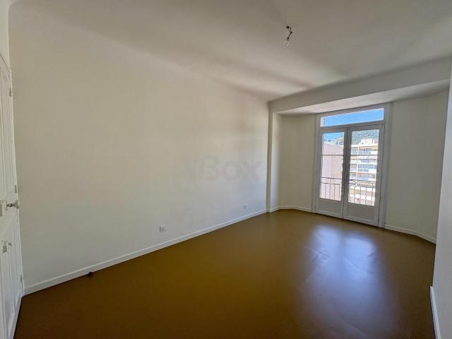 Appartement 2 pièce s 1 chambre s 56.35 m²