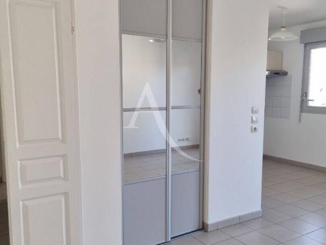 Appartement 2 pièce s 50.54 m2 COMBS LA VILLE Proche gare et
