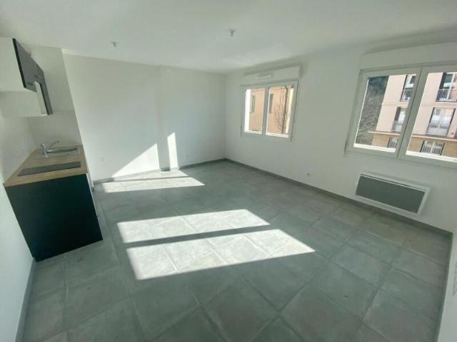 Appartement 2 pièces, 43 m² à louer à Châteauneuf Grasse 06740