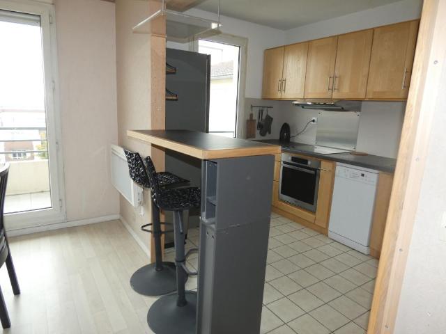 T2 MEUBLE AV CHARLES DE GAULLE avec Balcon et parking