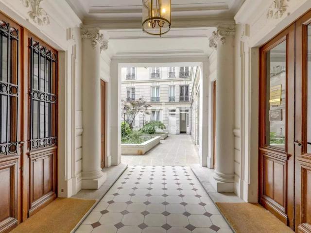 Appartement 2 pièces, 44 m² à louer à Paris 8 75008