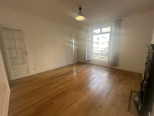 Appartement 2 pièces 45m² loué vide Buttes Chaumont