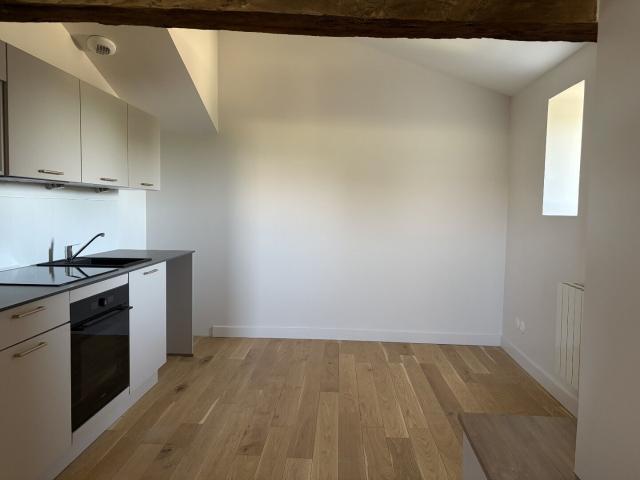 Appartement 2 pièces, 51 m² à louer à Beauvallon 69700