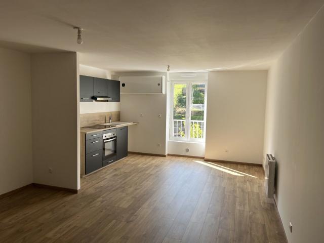 Appartement 2 pièces, 52 m² à louer à Saint Rambert en Bugey 01230