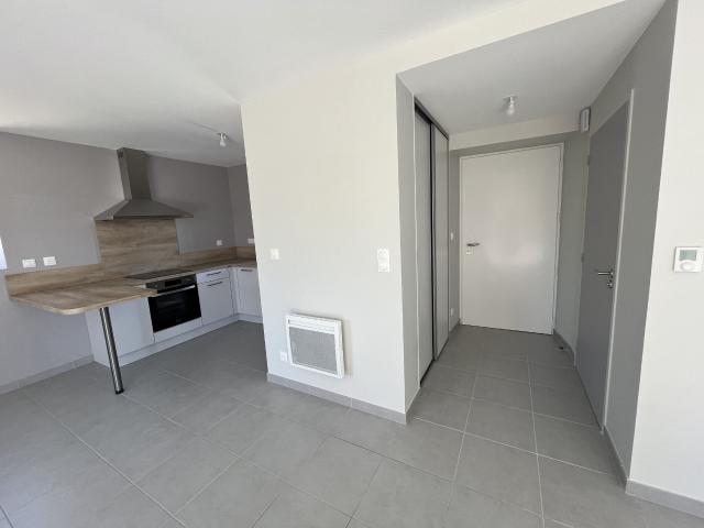 Appartement 2 pièces, 57 m² à louer à Luc la Primaube 12450