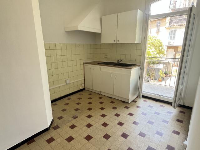 Appartement 2 pièces, 57 m² à louer à Marseille 6 13006
