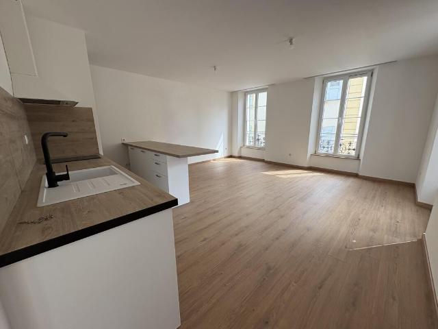 Appartement 2 pièces, 54 m² à louer à Riez 04500