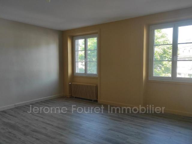 Appartement 2 pièces, 64 m² à louer à Égletons 19300