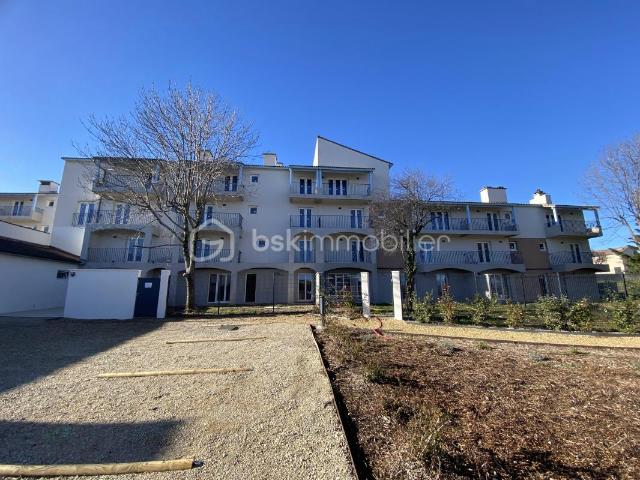 Appartement 2 pièces – 68 m² avec jardin de 103 m² – à restaurer entièrement Résidence avec ascenseur et parking avec portail électrique sécurisé– Idéal résidence principale, résidence secondaire ou investissement locatif