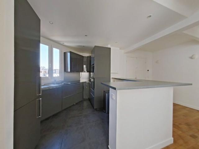 Appartement 2 pièces, 68 m² à louer à Paris 7 75007