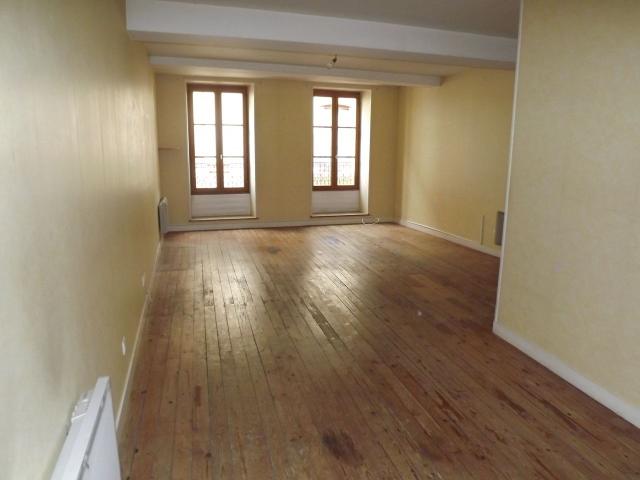 Appartement 2 pièces, 70 m² à louer à Marcigny 71110
