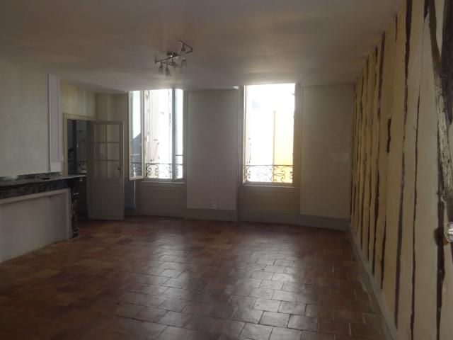 Appartement 2 pièces, 71 m² à louer à Castelnaudary 11400