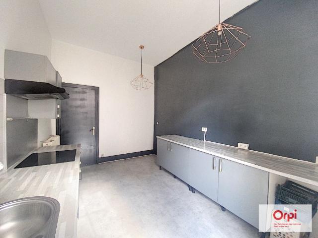 Appartement 2 pièces, 81 m² à louer à Montluçon 03100