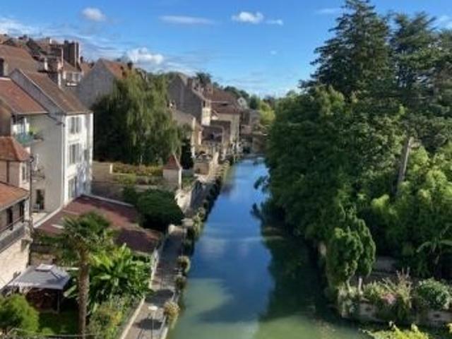 Appartement 2 pièces, 90 m² à louer à Dole 39100