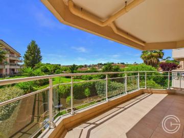 APPARTEMENT 2 PIECES 1203 AV JULES GREC ANTIBES