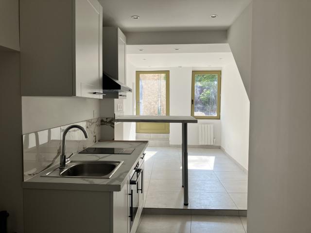 Appartement 2 pièces, 28 m² à louer à La Roque d'Anthéron 13640