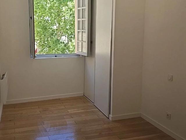 Appartement 2 pièces, 33 m² à louer à Uzès 30700