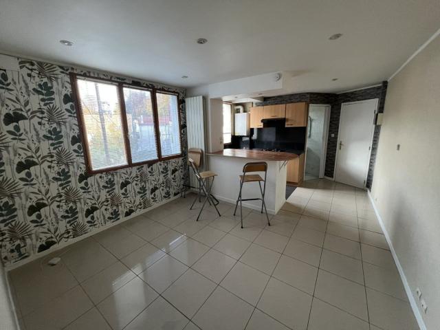 Appartement 2 pièces, 33 m² à louer à Bruyères le Châtel 91680