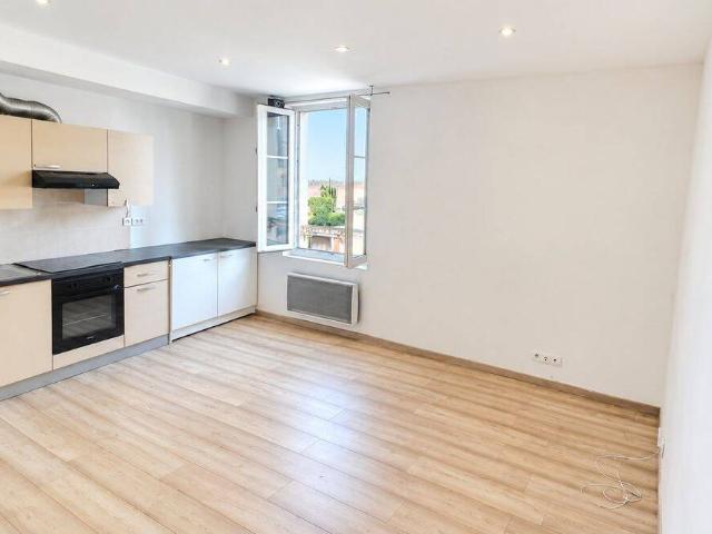 Appartement 2 pièces 32m2 CENTRE ESSARTS LE ROI NON MEUBLÉ