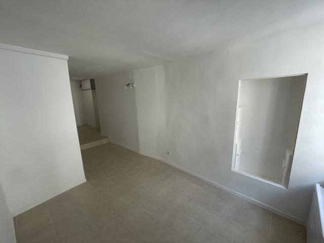 Appartement 2 pièces, 37 m² à louer à La Roque d'Anthéron 13640