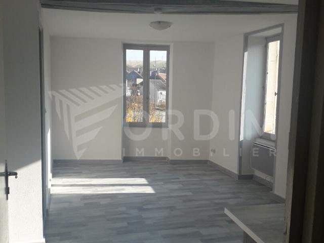 Appartement 2 pièces, 38 m² à louer à Gy l'Évêque 89580