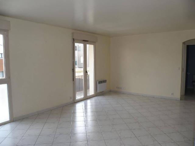 Appartement 2 pièces à CHAMPS S/ MARNE CENTRE VILLE