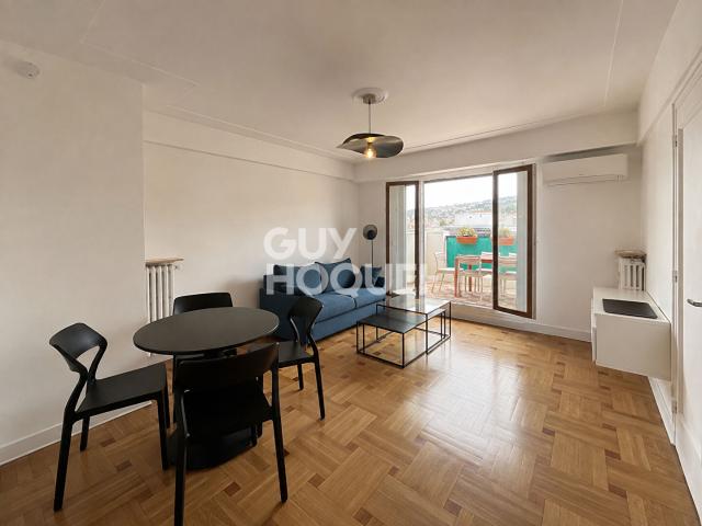 Appartement 2 pièces à louer au dernier étage avec vue dégagée à Nice Musiciens