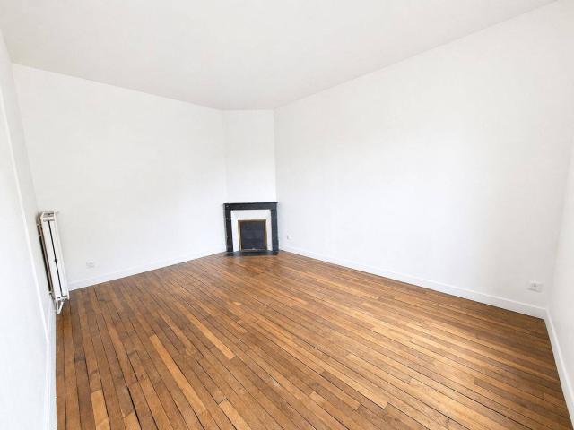 APPARTEMENT 2 PIECES à POISSY Proche Gare