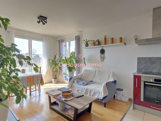 appartement 2 pièces à vendre à Emerainville Seine et Marne Ile de France 1 chambre balcon parking cave meublé