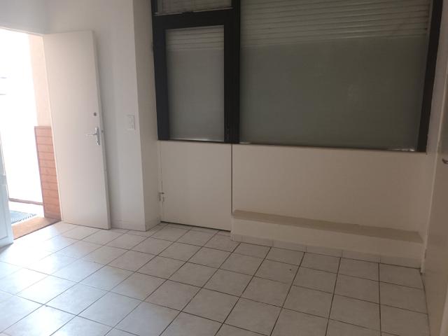 Appartement 2 pièces Aiguillon 28.00m² 300€ à louer