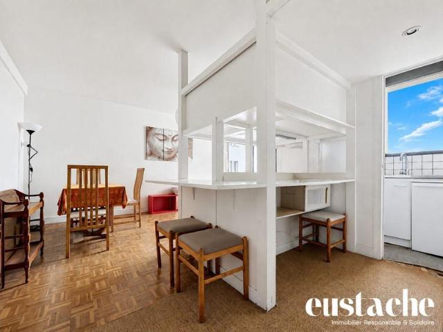 Appartement 2 pièces, au 8ème étage avec ascenseur, calme et