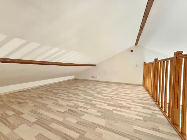 APPARTEMENT 2 PIECES AVEC MEZZANINE