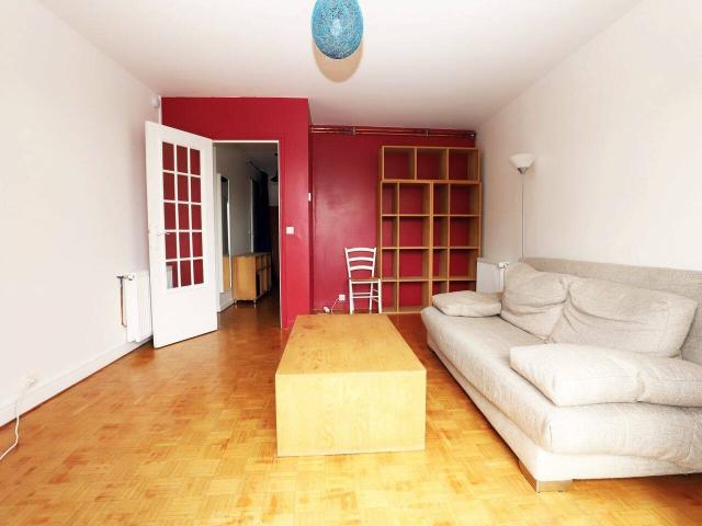 Appartement 2 pièces avec balcons proche métro 11